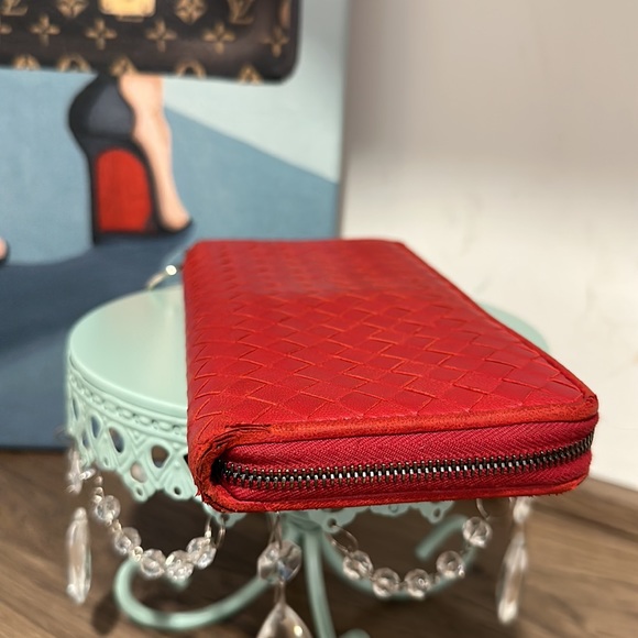 ❤️Wallet by Bottega Intrecciato ❤️ - Picture 5 of 16